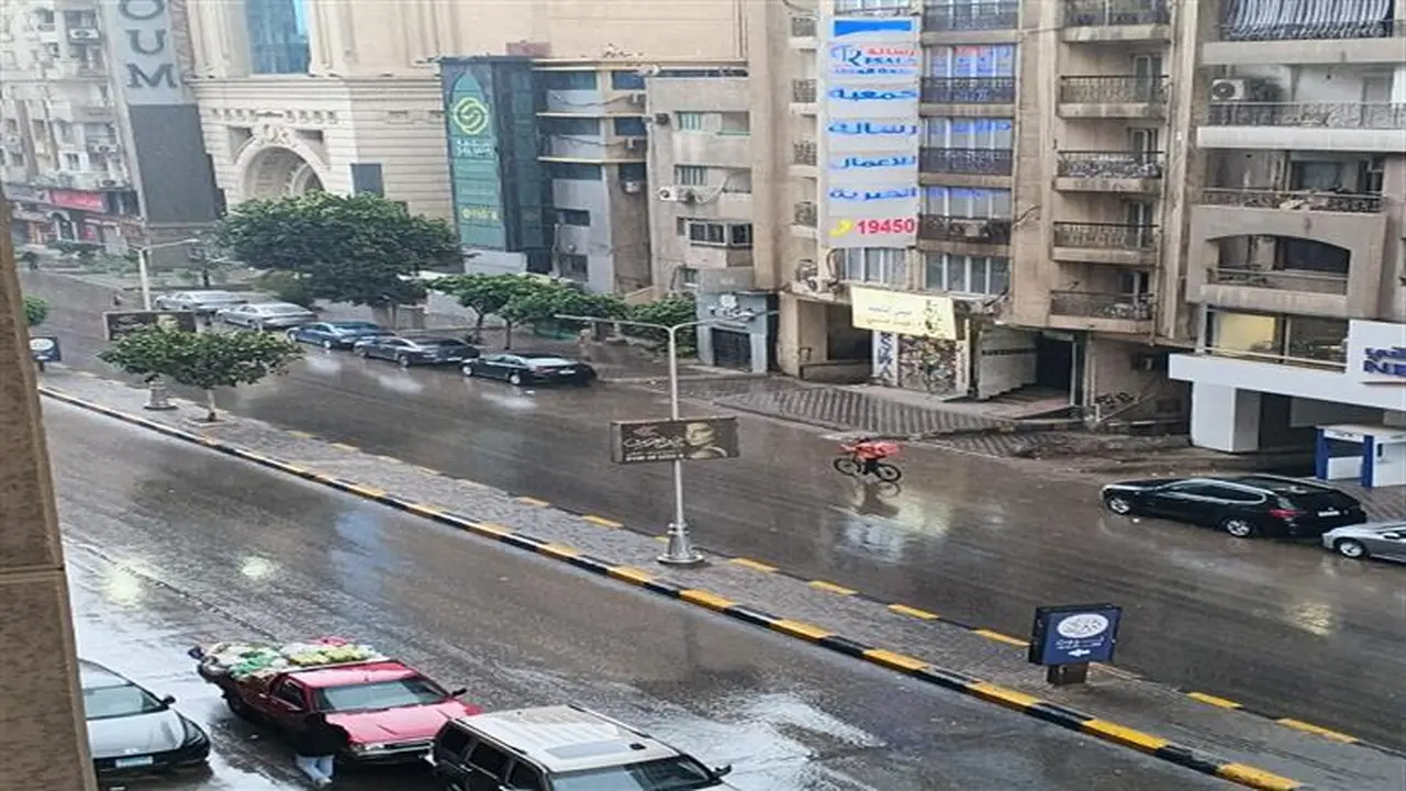 أمطار غزيرة تضرب مناطق واسعة في القاهرة والجيزة وسط تقلبات جوية حادة